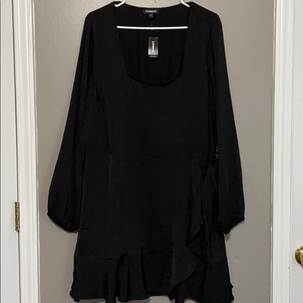 Black Express Scoop Long Sleeve Dress